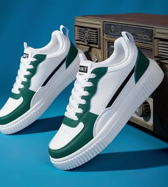 Baskets blanches et vertes à semelle épaisse