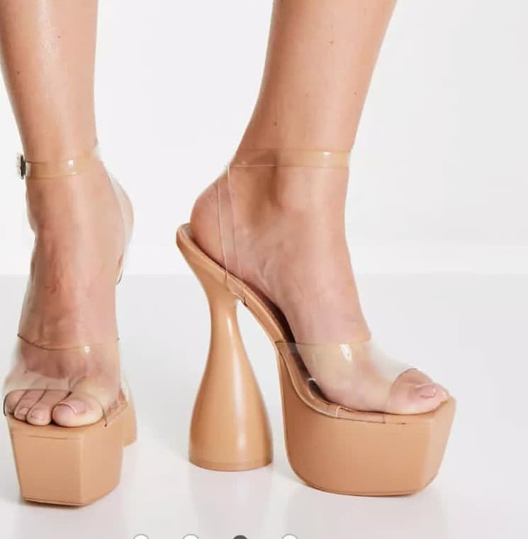 Sandales nude avec talons sculptés et brides transparentes